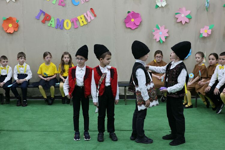 Първокласниците от СУ &bdquo;Йордан Йовков&ldquo; отпразнуваха грамотността с тематични тържества