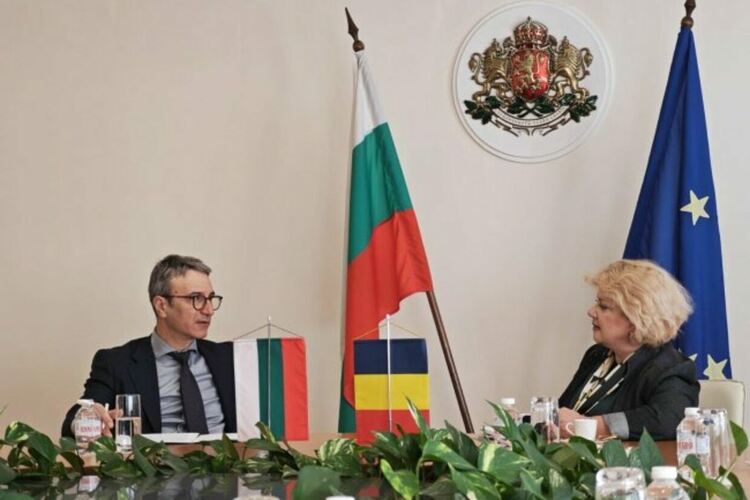 Трайчо Трайков и посланичката на Румъния Бръндуша Йоана Предеску, сн. Министерство на енергетиката