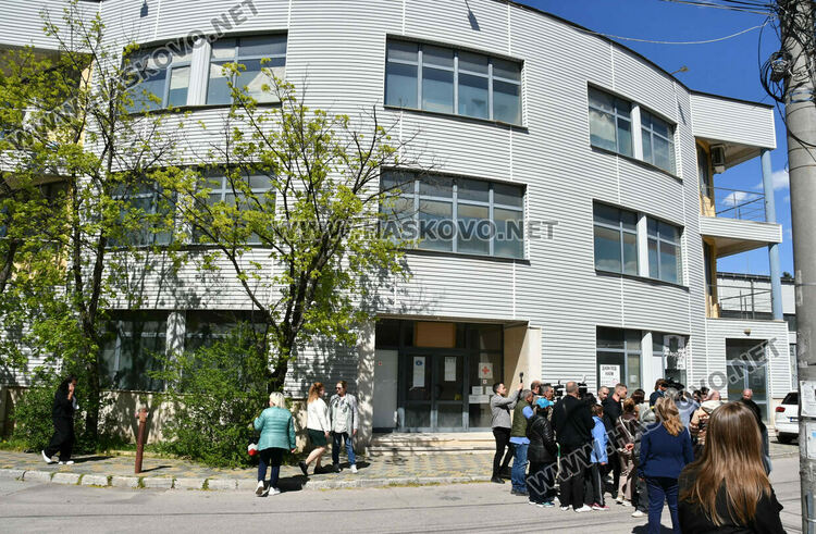 Министри провериха пункт за помощи в Хасково след сигнал за предизборна агитация