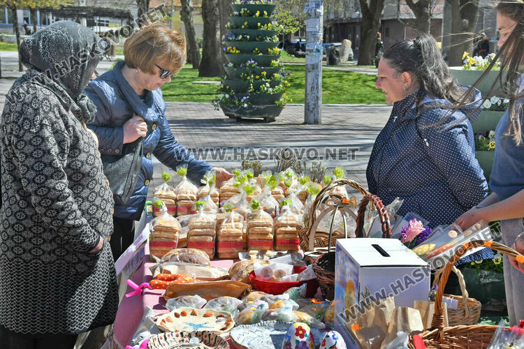 Единство в името на вярата: Християни и мюсюлмани си подадоха ръка на базара в Хасково за храма в Мандра