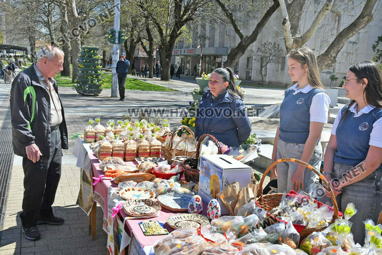 Единство в името на вярата: Християни и мюсюлмани си подадоха ръка на базара в Хасково за храма в Мандра