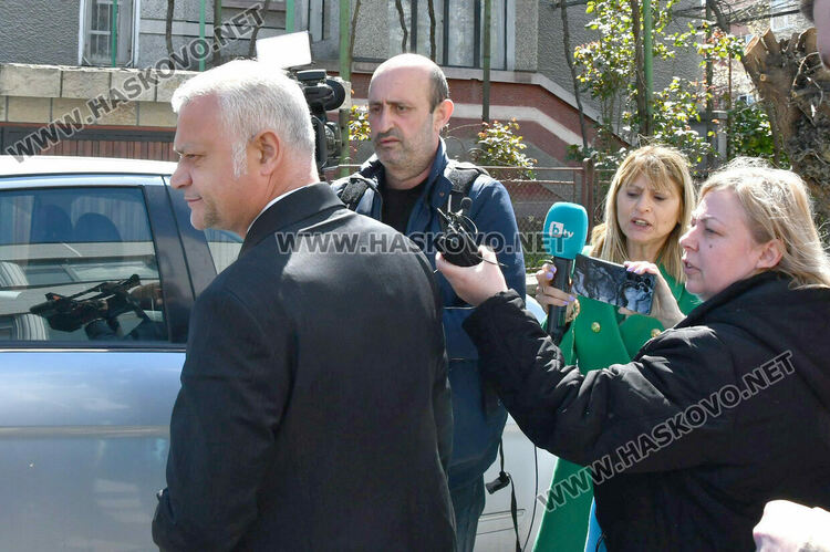 Министри провериха пункт за помощи в Хасково след сигнал за предизборна агитация