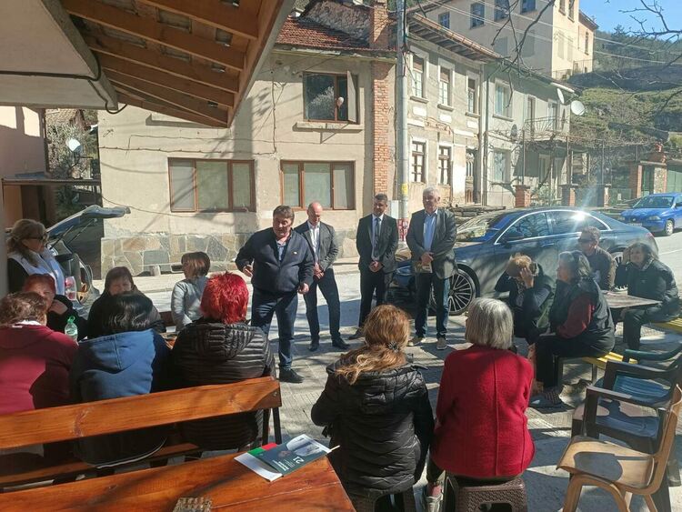 Над 200 души се срещнаха с кандидатите на &bdquo;Прогресивна България&ldquo; в Девин