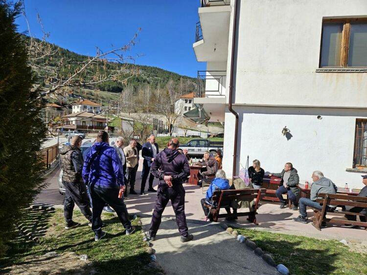 България има нужда от истински държавници, които да се справят с олигархията и корупцията, заявиха кандидати на &bdquo;Прогресивна България&ldquo; в община Борино / ГАЛЕРИЯ/