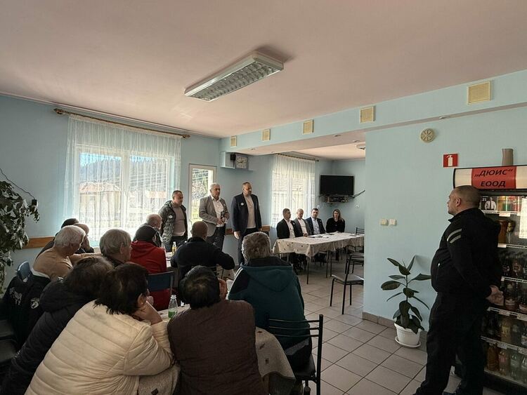 България има нужда от истински държавници, които да се справят с олигархията и корупцията, заявиха кандидати на &bdquo;Прогресивна България&ldquo; в община Борино / ГАЛЕРИЯ/