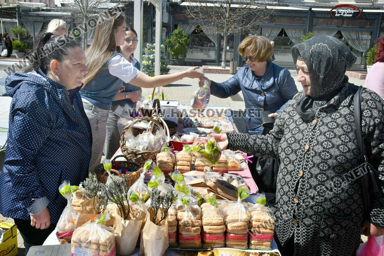 Единство в името на вярата: Християни и мюсюлмани си подадоха ръка на базара в Хасково за храма в Мандра