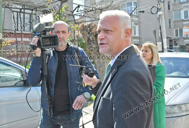 Министри провериха пункт за помощи в Хасково след сигнал за предизборна агитация