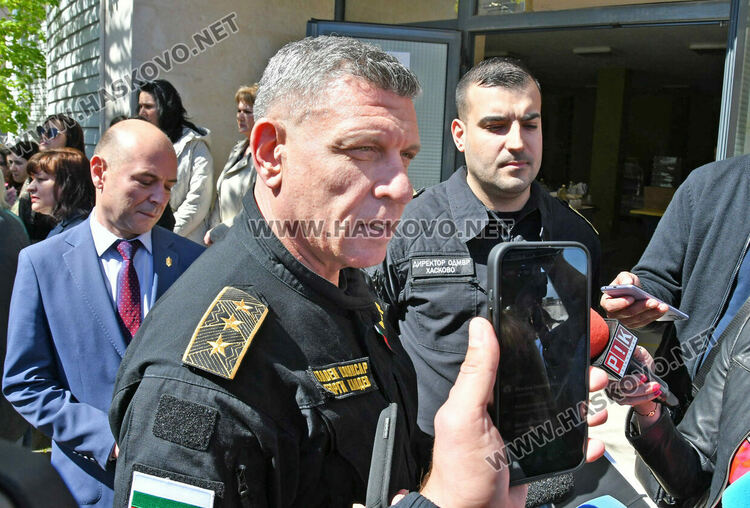 Министри провериха пункт за помощи в Хасково след сигнал за предизборна агитация