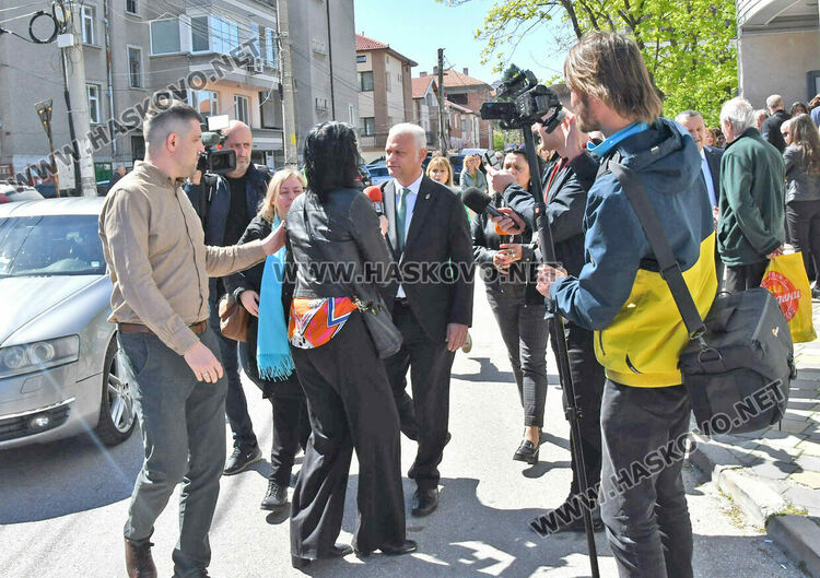 Министри провериха пункт за помощи в Хасково след сигнал за предизборна агитация