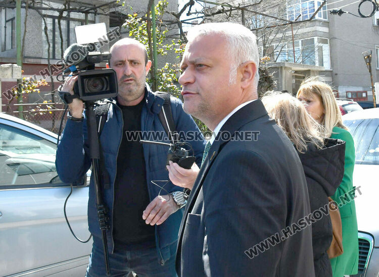 Министри провериха пункт за помощи в Хасково след сигнал за предизборна агитация