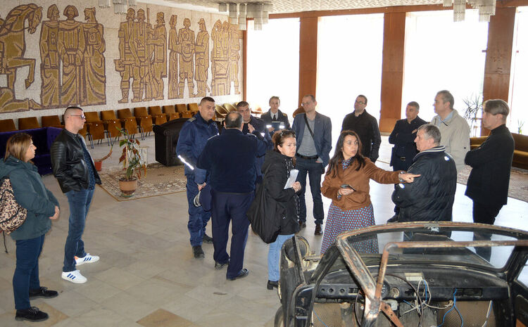 Инспектираха готовността на Театъра да приеме преброителния център в деня на вота