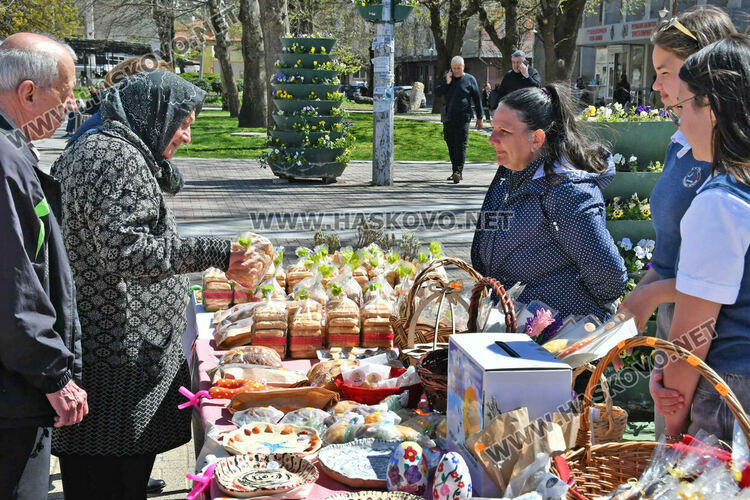 Единство в името на вярата: Християни и мюсюлмани си подадоха ръка на базара в Хасково за храма в Мандра