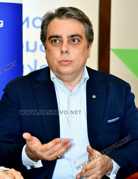 Асен Василев в Хасково: Да спрем течовете на обществен ресурс и да изгоним бухалките на статуквото