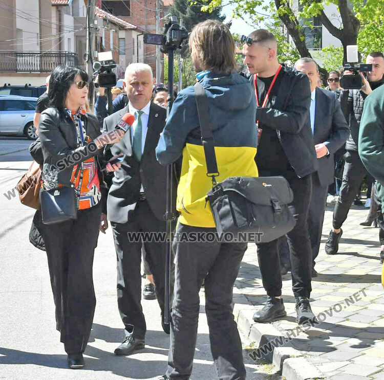 Министри провериха пункт за помощи в Хасково след сигнал за предизборна агитация