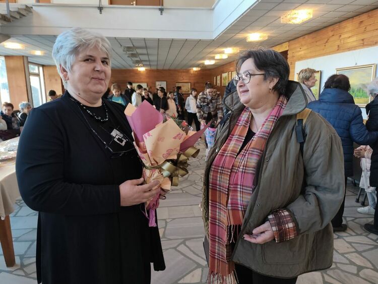 Вдъхновение в цветове: изложбата на  Иванка Дерекьовска  &bdquo;Уловени мигове&ldquo; оживи Смолян