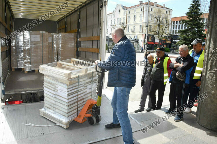 Хасково и Димитровград вече получиха изборни книжа и бюлетини, останалите общини във вторник
