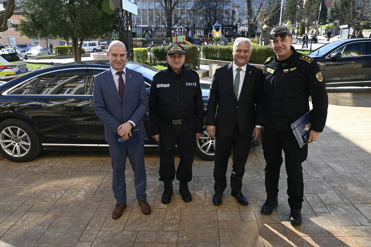 Увеличение на сигналите за изборни нарушения отчете полицията пред министър Дечев в Смолян