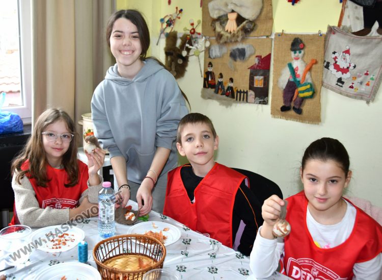 Деца разучиха техники за боядисване на яйца на Велики Четвъртък