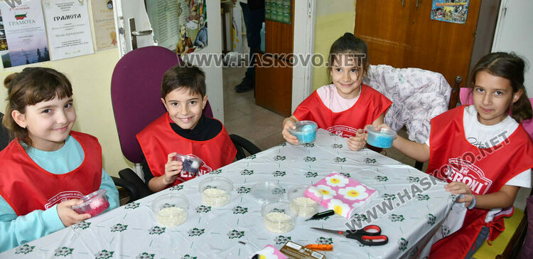 Деца разучиха техники за боядисване на яйца на Велики Четвъртък
