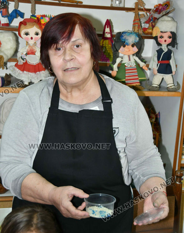 Деца разучиха техники за боядисване на яйца на Велики Четвъртък