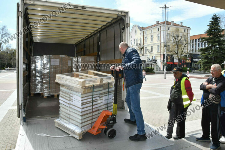 Хасково и Димитровград вече получиха изборни книжа и бюлетини, останалите общини във вторник