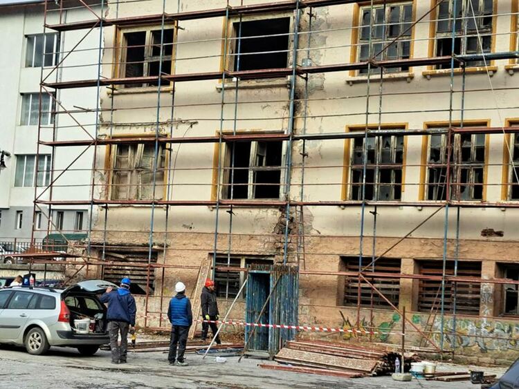 Нов живот за стара сграда: Смолян открива модерен Младежки център