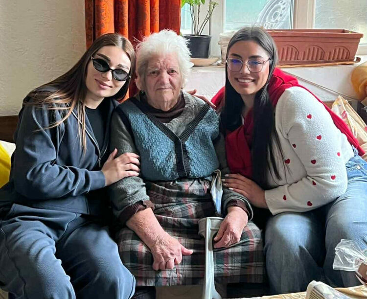 Преди Великден: Раздадоха 1 000 пакета на хора в нужда