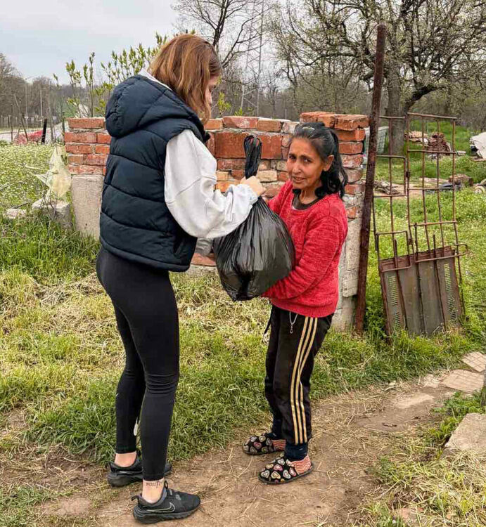 Преди Великден: Раздадоха 1 000 пакета на хора в нужда