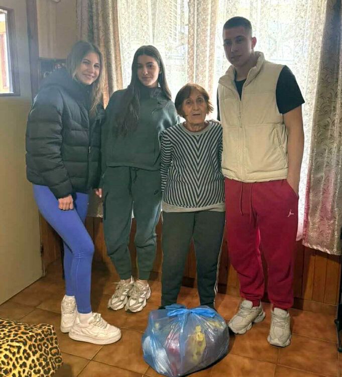 Преди Великден: Раздадоха 1 000 пакета на хора в нужда