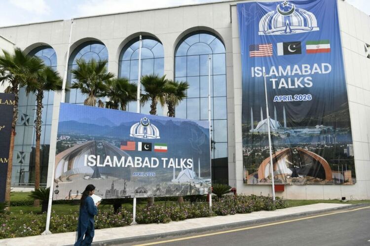 САЩ и Иран сядат да преговарят на фона на заплахи и предварителни условия