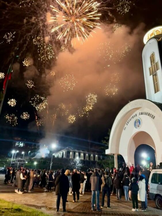 За втора година пукотът от заря заглуши празничния камбанен звън в Смолян