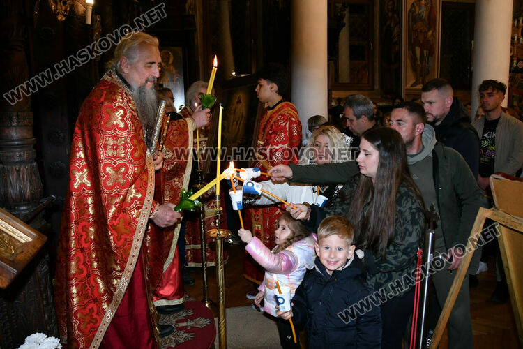 Христос Воскресе! Честит Великден!