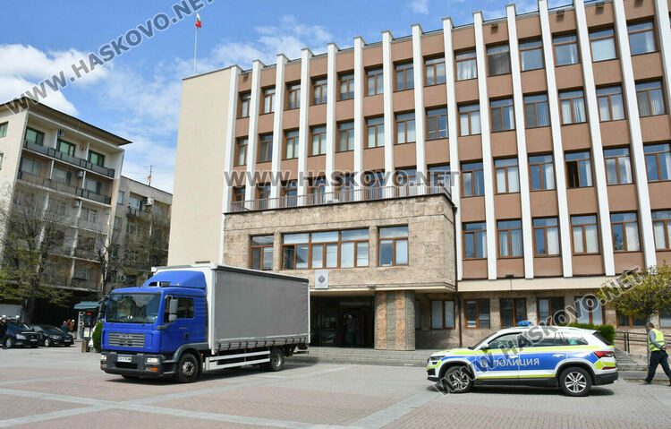 Продължава раздаването на хартиени бюлетини и изборни документи за 9 общини