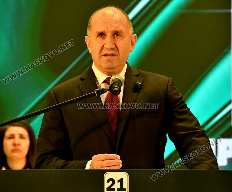 Румен Радев в Хасково: Да удавим в море от свободни гласове купения вот на изборите в неделя!