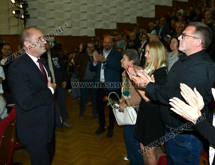 Румен Радев в Хасково: Да удавим в море от свободни гласове купения вот на изборите в неделя!
