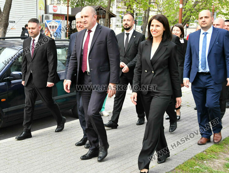 Румен Радев в Хасково: Да удавим в море от свободни гласове купения вот на изборите в неделя!