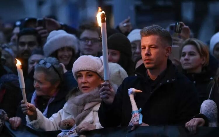 Петер Мадяр, декември 2025 г., по време на демонстрация срещу насилието над деца.