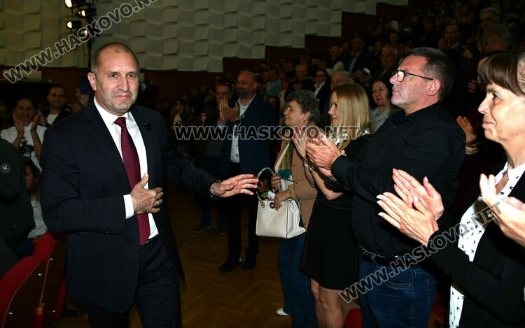 Румен Радев в Хасково: Да удавим в море от свободни гласове купения вот на изборите в неделя!