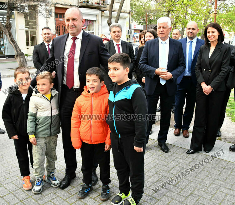 Румен Радев в Хасково: Да удавим в море от свободни гласове купения вот на изборите в неделя!
