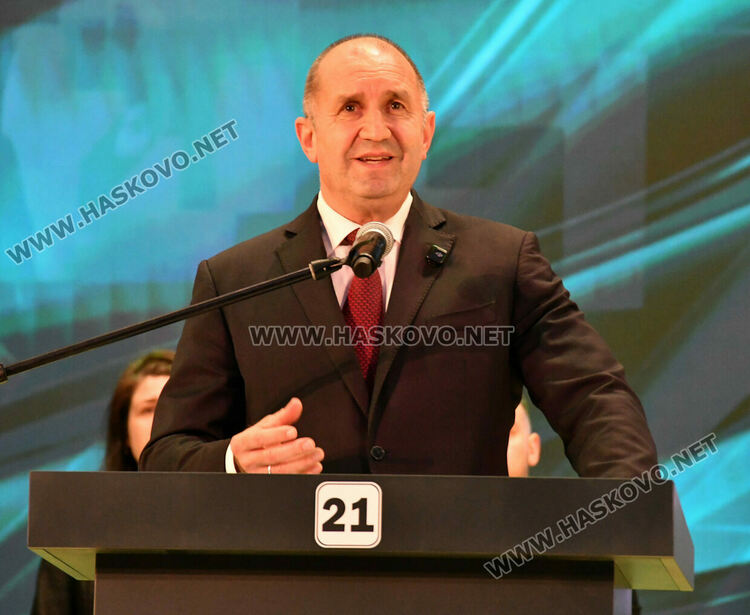 Румен Радев в Хасково: Да удавим в море от свободни гласове купения вот на изборите в неделя!