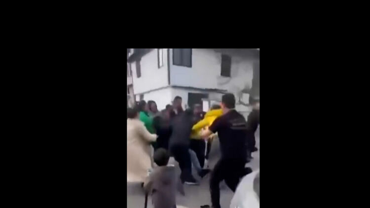 Скандал на Великден в Златоград: свещеник и миряни в хулиганско спречкване / ОБНОВЕНА/