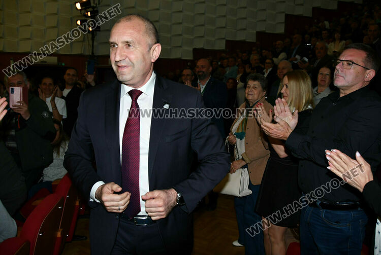 Румен Радев в Хасково: Да удавим в море от свободни гласове купения вот на изборите в неделя!