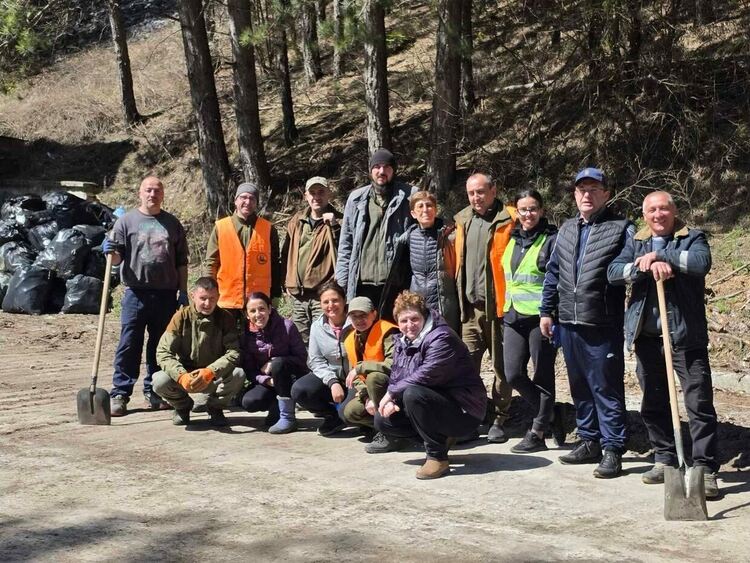 Акция за почистване обхвана района на Триград и екопътеките към ждрелото