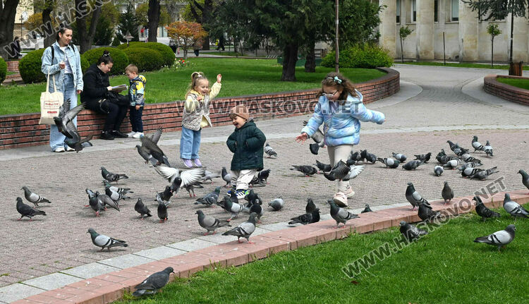 Предимно облачно с малко слънце