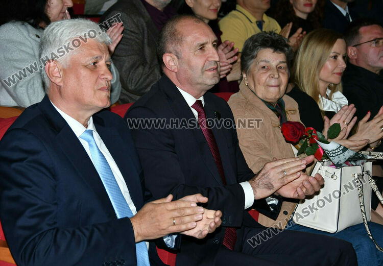 Румен Радев в Хасково: Да удавим в море от свободни гласове купения вот на изборите в неделя!