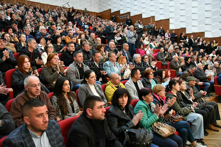 Румен Радев в Хасково: Да удавим в море от свободни гласове купения вот на изборите в неделя!
