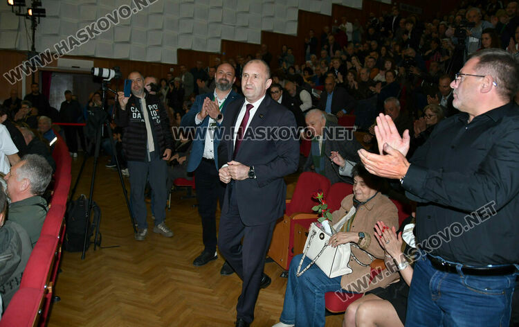 Румен Радев в Хасково: Да удавим в море от свободни гласове купения вот на изборите в неделя!