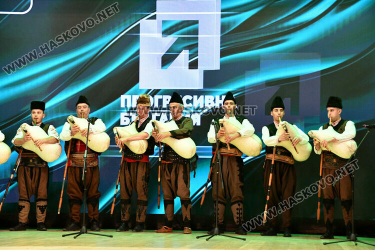 Румен Радев в Хасково: Да удавим в море от свободни гласове купения вот на изборите в неделя!