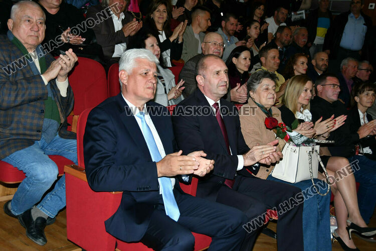 Румен Радев в Хасково: Да удавим в море от свободни гласове купения вот на изборите в неделя!