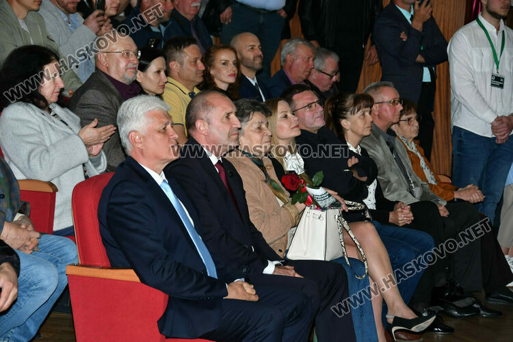 Румен Радев в Хасково: Да удавим в море от свободни гласове купения вот на изборите в неделя!